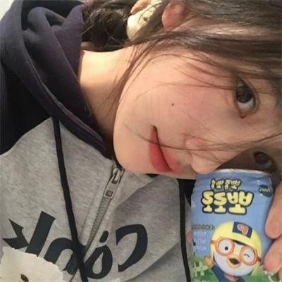 在拥挤的房间拥抱